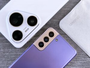 smartphones-intermediarios-premium-alinhados-mesa